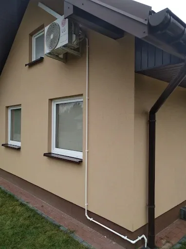 Jednostka zewnętrzna LG na elewacji domu - montaż KRZEŚ-POL
